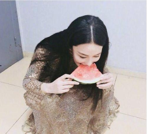 网红吃瓜美女是谁呀图片,她是谁? 第2张 网红吃瓜美女是谁呀图片,她是谁? 第2张